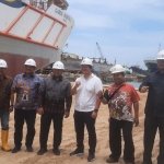 Manajemen PT Orela Shipyard saat menemui kunjungan pimpinan DPRD Gresik. Foto: Ist.