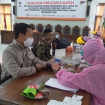 Kegiatan rapid test di Aula KPU Kabupaten Tuban, Senin (4/1/2021). (foto: ist)