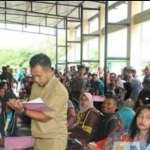 Antrean pengurusan akta kelahiran di kantor Dispendukcapil Kabupaten Blitar.