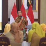 Wali Kota Batu Nurochman saat menyampaikan sambutan dalam kegiatan Monev Disiplin Pegawai serta Sosialisasi Penanganan Konflik Kepentingan Tahun 2025.