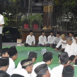 Wakil Bupati Pungkasiadi bersama 300 orang anggota Ikatan Seni Hadrah Indonesia (Ishari) NU Kabupaten Mojokerto di Pendopo Graha Maja Tama, digelar Kamis (28/2).