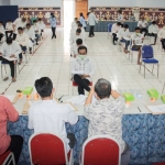 30 WBP Lapas Kelas I Surabaya di Porong saat sedang mengikuti Ujian Akhir Sekolah (UAS) kejar paket.