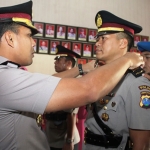 Kapolres Bangkalan AKBP Rama Samtama Putra memimpin serah terima jabatan Kasatreskrim AKP David Manurung kepada AKP Agus Sobarnapraja, Senin (20/01/2019).