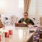 Bupati Pamekasan Baddrut Tamam saat menerima pengusaha baru yang mengikuti program unggulan WUB di Mandhapa Agung Ronggosukowati.