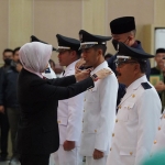Wali Kota Batu, Dewanti Rumpoko, saat melantik para kades terpilih, Senin (10/10/2022).