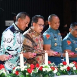 Pj. Gubernur Adhy Karyono bersama TNI-Polri saat momen peringatan Natal di Gereja Mawar Sharon, Surabaya. Foto: Ist.