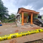 Kondisi rumah anggota Polsek Dlanggu Mojokerto usai terjadinya ledakan