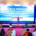 Pj Gubernur Jatim saat memberi sambutan di Gala Dinner Pimnas ke-37 Unair.