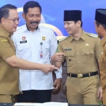 Bupati Trenggalek saat menghadiri rapat koordinasi pembentukan Koperasi Desa Merah Putih.
