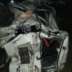 Keadaan mobil usai tertabrak KA Kertanegara di Perlintasan KA Desa Banjarejo Kecamatan Ngadiluwih, Kabupaten Kediri. Foto: Ist.
