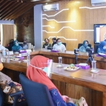 Wali Kota Kediri Abdullah Abu Bakar saat mengikuti launching Gerakan 26 Juta Masker se-Provinsi Jawa Timur secara virtual. foto: ist.