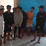 14 pemuda yang diamankan Polsek Tambaksari saat hendak perang sarung, Minggu (08/10/2023).