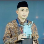 Prof Setiyo Gunawan ST PhD IPM dari ITS (kiri) saat diumumkan sebagai penerima penghargaan BI Award 2024