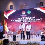 Paslon SAE saat paparan dalam debat publik ketiga KPU Sidoarjo, Senin (18/11/2024). foto ist