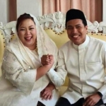 Ning Inayah Wulandari Wahid dan KH Muhammad Shalahuddin A. Warits alias Lora Mamak di kursi pengantin. Foto: istimewa