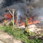 Gudang rongsokan di Dusun Cupleng, Desa Bangsri, Sukodono, Sidoarjo yang terbakar.