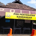Pos Penyekatan yang didirikan oleh Polres Kediri di Kecamatan Kandangan, wilayah yang berbatasan langsung dengan Kecamatan Kasembon, Kabupaten Malang. (foto: ist)