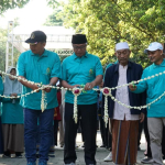 Wakil Wali Kota Kediri Gus Qowim (kopyah hitam) saat memotong pita peresmian Aula KH. Thoha Mu