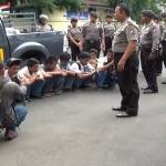 Para siswa SMA-SMK yang ditangkap karena pesta miras. foto: imron/harian bangsa