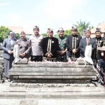 Pemkab bersama Forkopimda Sampang saat berziarah di Makam Rato Ebu. Foto: Ist

