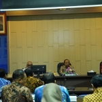 Kepala Perwakilan Bank Indonesia (BI) Kediri Djoko Raharto saat menjadi nara sumber dalam Rapat Koordinasi Perkembangan Inflasi di Ruang 13 Balaikota Madiun, Kamis (1/2). 