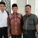 Agung Dodi Firmansyah (baju putih) bersama Wakil Bupati Raja