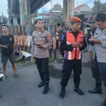 Polisi saat olah TKP kecelakaan di Sidoarjo.