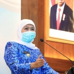 Gubernur Jawa Timur Khofifah Indar Parawansa menyambut peringatan HUT KORPRI ke-49 hari ini, Minggu (29/11). foto: ist/ bangsaonline.com