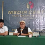 Koordinator Divisi Hukum, Pencegahan, dan Partisipasi Masyarakat Bawaslu Kota Batu, Yogi Eka Chalid Farobi, saat memberi paparan terkait TPS rawan saat Pilkada 2024.