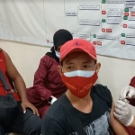 Polres Pamekasan melakukan vaksinasi door to door kepada para pekerja PT. Gudang Garam. 