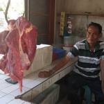 Satu penjual daging sapi. Foto:franciscus slamet wawan/BANGSAONLINE