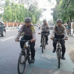 Satuan Sabhara Polres Kediri Kota saat patroli sepeda di beberapa titik, Rabu (20/6). 