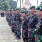 Pasukan TNI yang mengikuti apel tiga pilar di alun-alun Trenggalek.