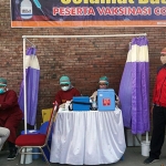 Salah satu gerai vaksinasi di Kota Kediri yang telah dipersiapkan untuk menyambut perayaan Natal dan tahun baru 2022. Foto: Ist.