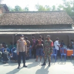 Kegiatan vaksinasi di Kecamatan Paron, Kabupaten Ngawi.