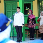 Wakil Wali Kota Pasuruan Adi Wibowo saat membuka apel latihan gabungan Palang Merah Remaja (PMR) di SMP Negeri 5 Kota Pasuruan.