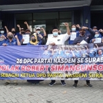 Sebanyak 26 Ketua DPC NasDem se-Surabaya kembali mendatangi Kantor DPW NasDem untuk menanyakan tindak lanjut surat mosi tidak percaya yang pernah disampaikan ke DPW Partai NasDem Jatim. foto: istimewa