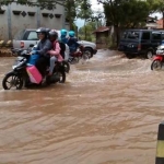Banjir dik ecamatan Nguling, Kabupaten Pasuruan. foto: SUPARDI/ BANGSAONLINE