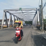 Jembatan Kedunglarangan Kecamatan Bangil, Kabupaten Pasuruan mulai dibuka kembali untuk kendaraan umum, Kamis (11/3/2021) kemarin. (foto: ist)