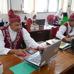 Para ASN dan PPPK saat mengenakan pakaian khas Kabupaten Kediri. Foto: Ist.