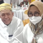 Ketua DPD Partai Golkar Pasuruan Rias Yudikari bersama suaminya, Udik Januantoro.