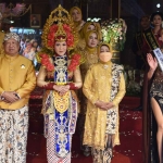 Bupati Tulungagung, Maryoto Birowo bersama Miss Universe Switzerland, Alia Guindi Turut Rayakan Ritual Bersih Nagari, Jumat (18/11/2022)