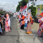 Kader dan simpatisan PKS Kabupaten Kediri saat acara flashmob (foto:ist)