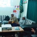 Ketua DPC PKB Ir. Mondir Rofii (tengah) didampingi Ketua Dewan Syuro Sayyid Umar, serta Sekretaris  Ir. Abdur Rofik saat virtual meeting dengan Ketua Umum DPP PKB Muhaimin Iskandar.