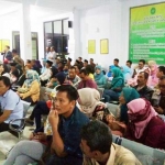 Para pengaju cerai/gugat menunggu panggilan sidang di PA Lamongan.