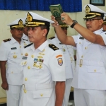 Mayor Laut (P) Harun Al Rasyid dikukuhkan sebagai Komandan KRI Sungai Gerong-906, di Ruang Serbaguna Satuan Kapal Bantu Koarmada II, Jumat (03/04).