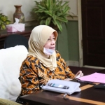 Bupati Kediri, dr. Hj. Haryanti Sutrisno saat menggelar rapat bersama anggota Forkopimda Kabupaten Kediri. (foto: Kominfo)