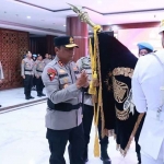 Kapolda Jatim Pimpin upacara dalam rangka menyambut HUT ke-79 Bhayangkara.