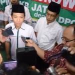  Sekretaris DPW PKB Jatim, Thoriqqul Haq, kemarin mengumumkan kemenangan Jokowi-JK di Jawa Timur versi real count DPW PKB Jatim. foto:diday rosadi/bangsaonline