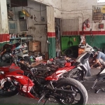 Budi Motor di Jalan Hayam Wuruk Tuban menjadi salah satu bengkel yang ditunjuk Pertamina sebagai mitra untuk menangani keluhan warga yang kendaraannya bermasalah usai mengisi BBM jenis Pertalite.